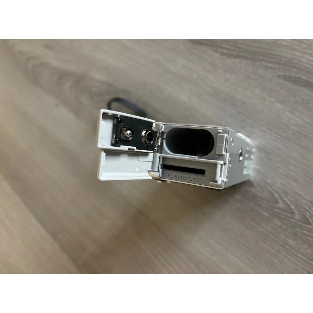 NOT TESTED Minolta Dimage F100‎ Digital Camera Silver 4.0 Megapixels with Case